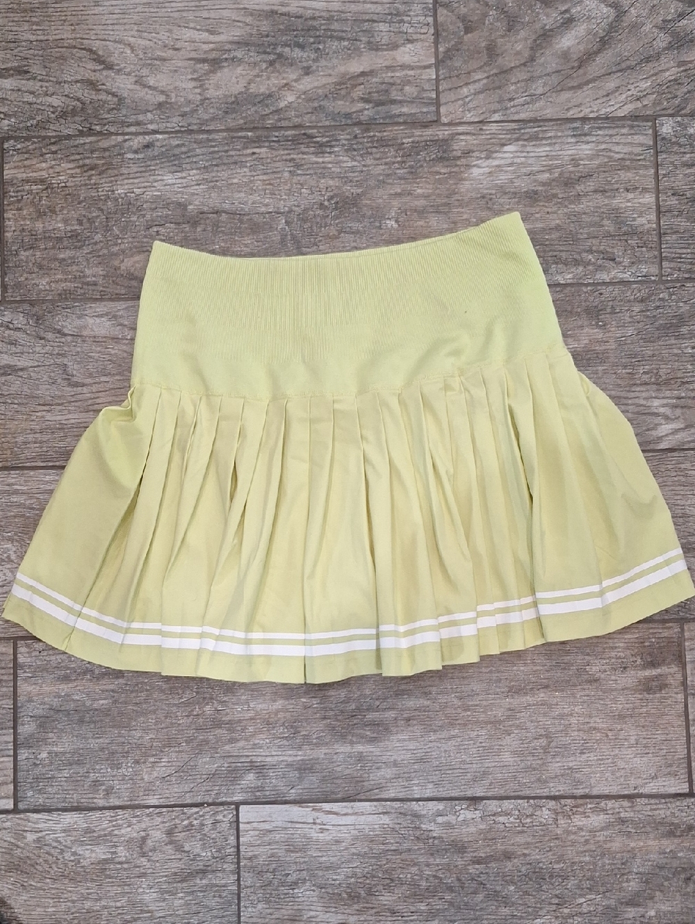 Wilson Pale Yellow Green  Pleated Tennis Skirt with White Stripes